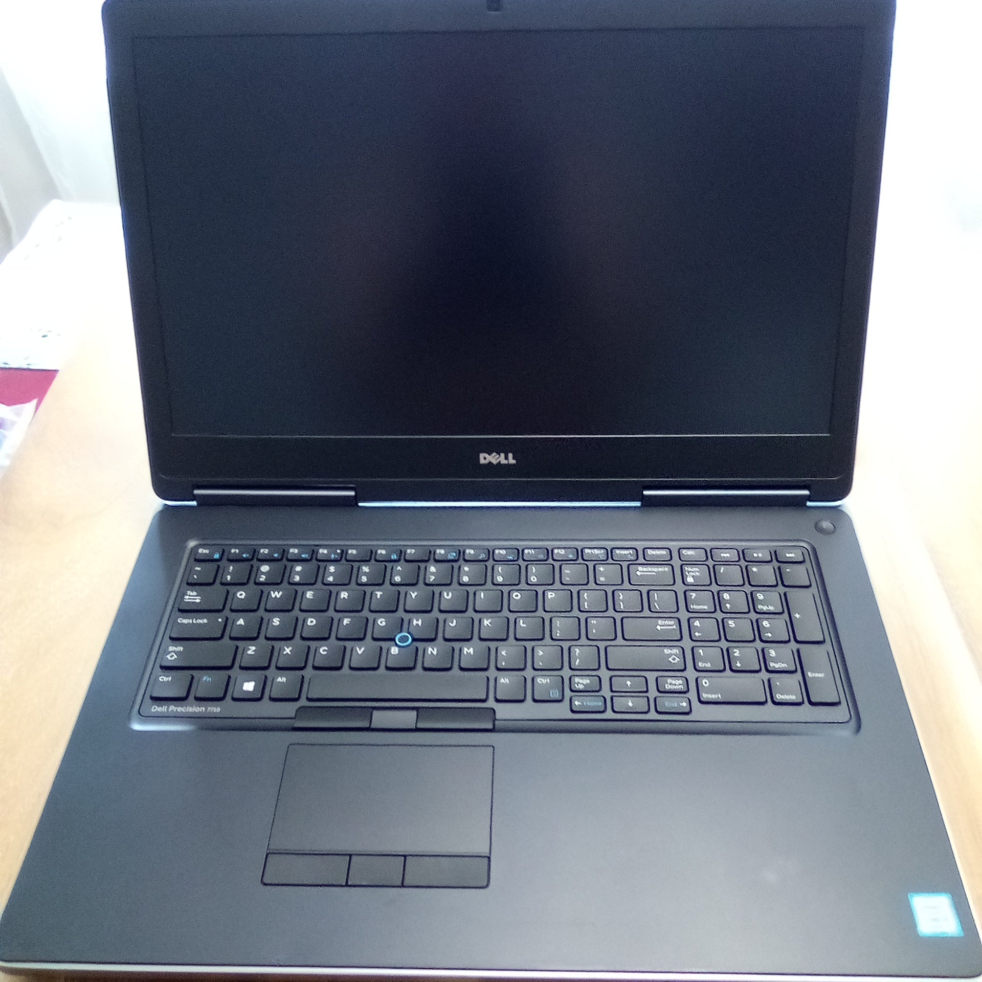 Dell Precision 7710 P28E