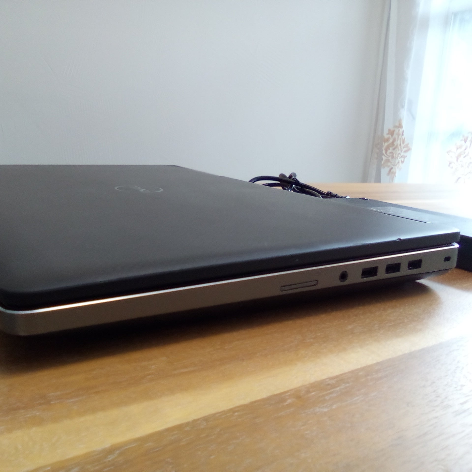 Dell Precision 7710 P28E