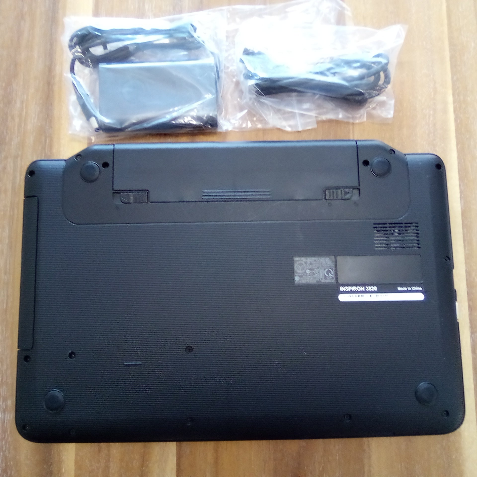 Dell Inspiron 3520 8MP9V A01